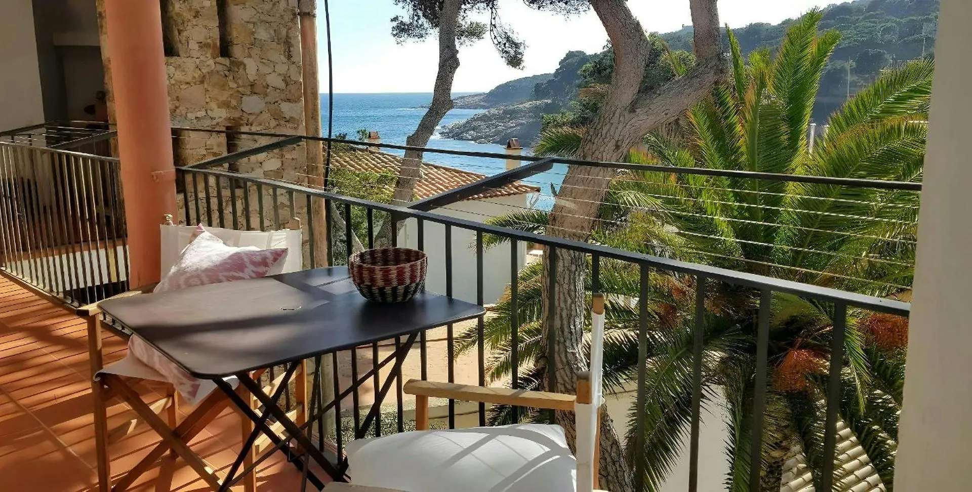 Apartment T4 - Beachside Escape With Unbeatable Views Tamariu Spain