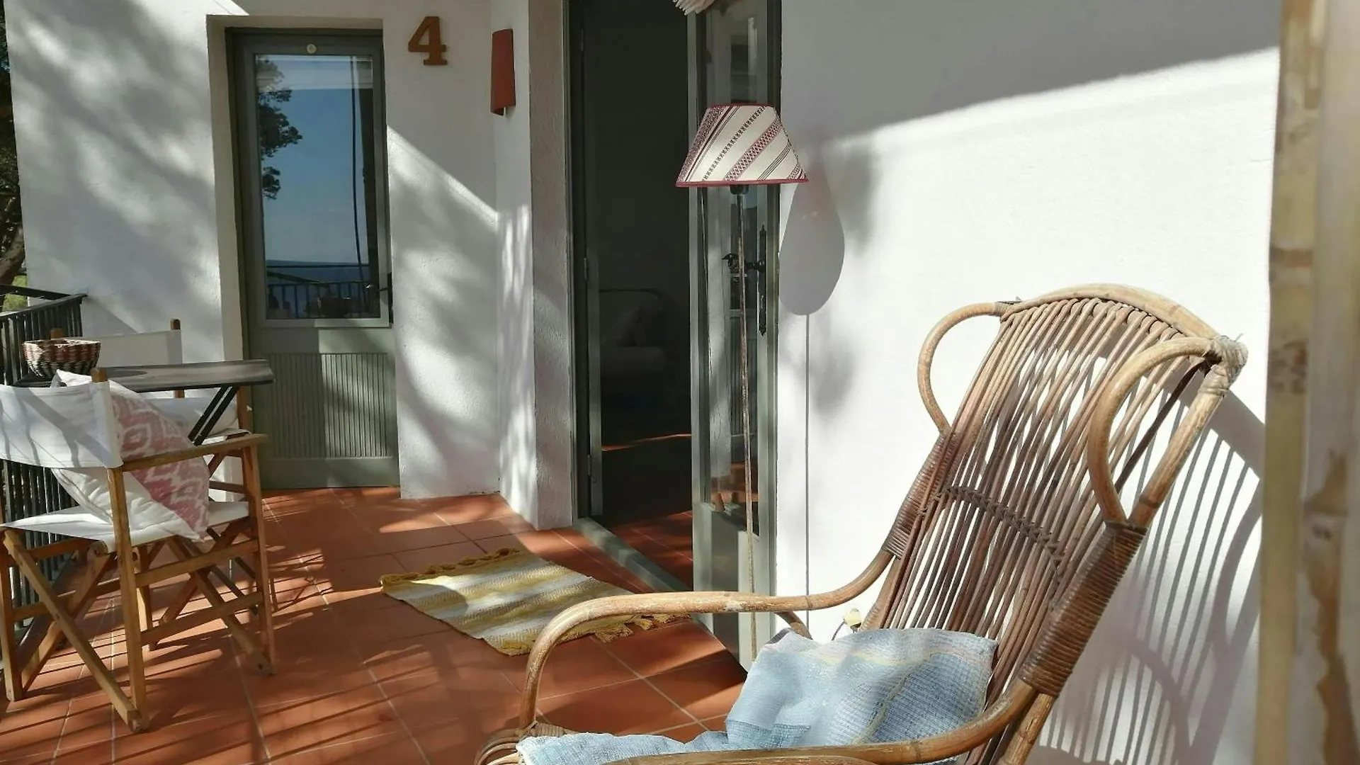T4 - Beachside Escape With Unbeatable Views Tamariu Apartment