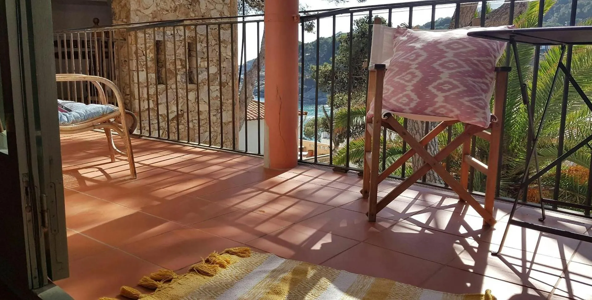 Apartment T4 - Beachside Escape With Unbeatable Views Tamariu Spain